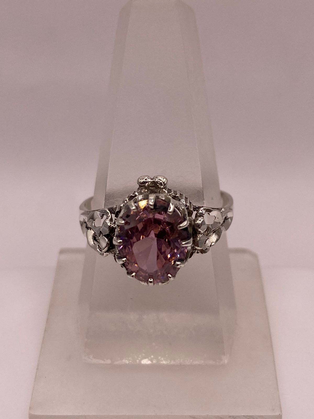 Anillo Estilo Princesa con Zirconia Rosa en Plata Ley .925, sello de autenticidad Plata Ley .925