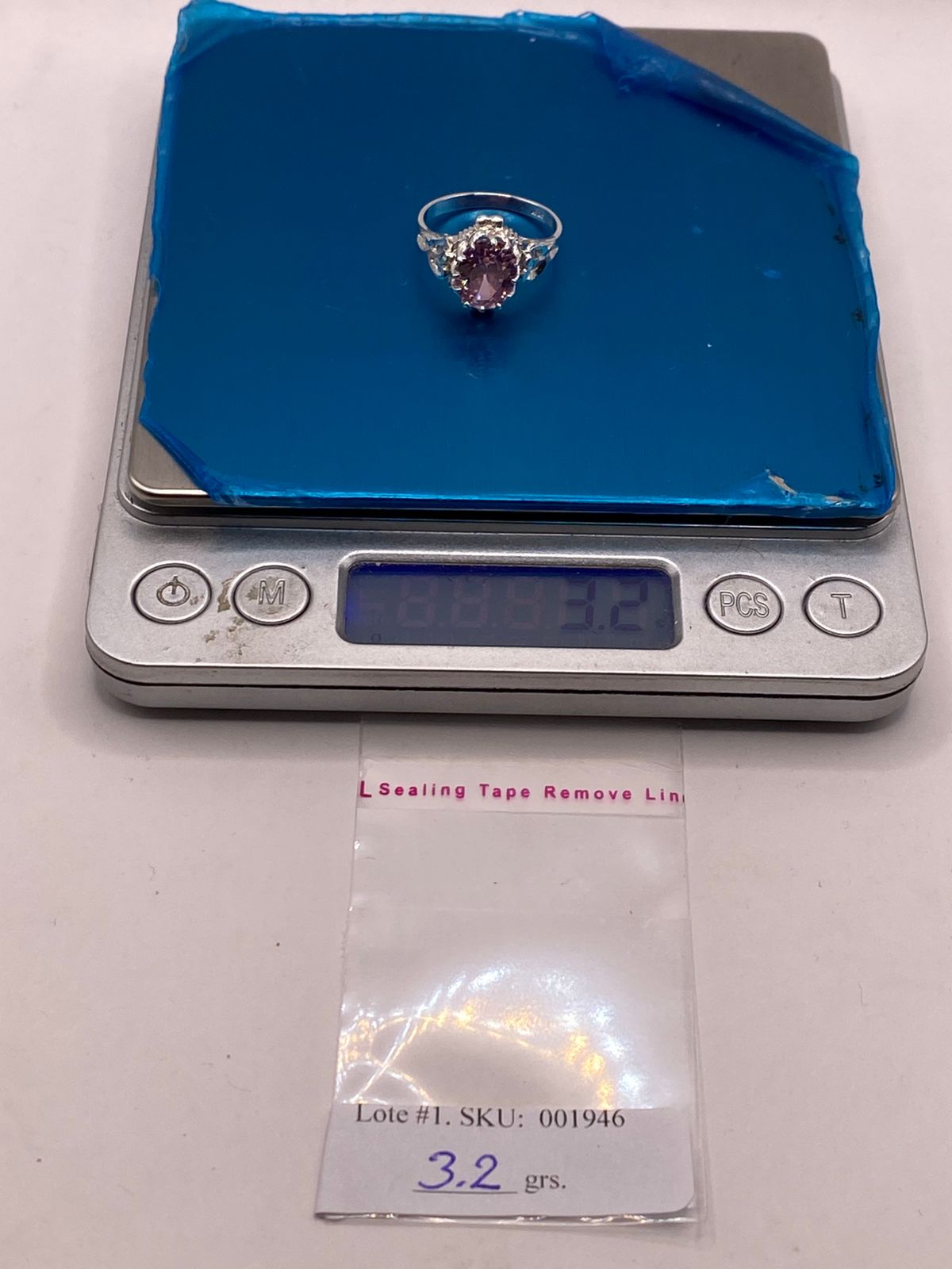 Anillo Estilo Princesa con Zirconia Rosa en Plata Ley 925, peso en gramos (báscula)