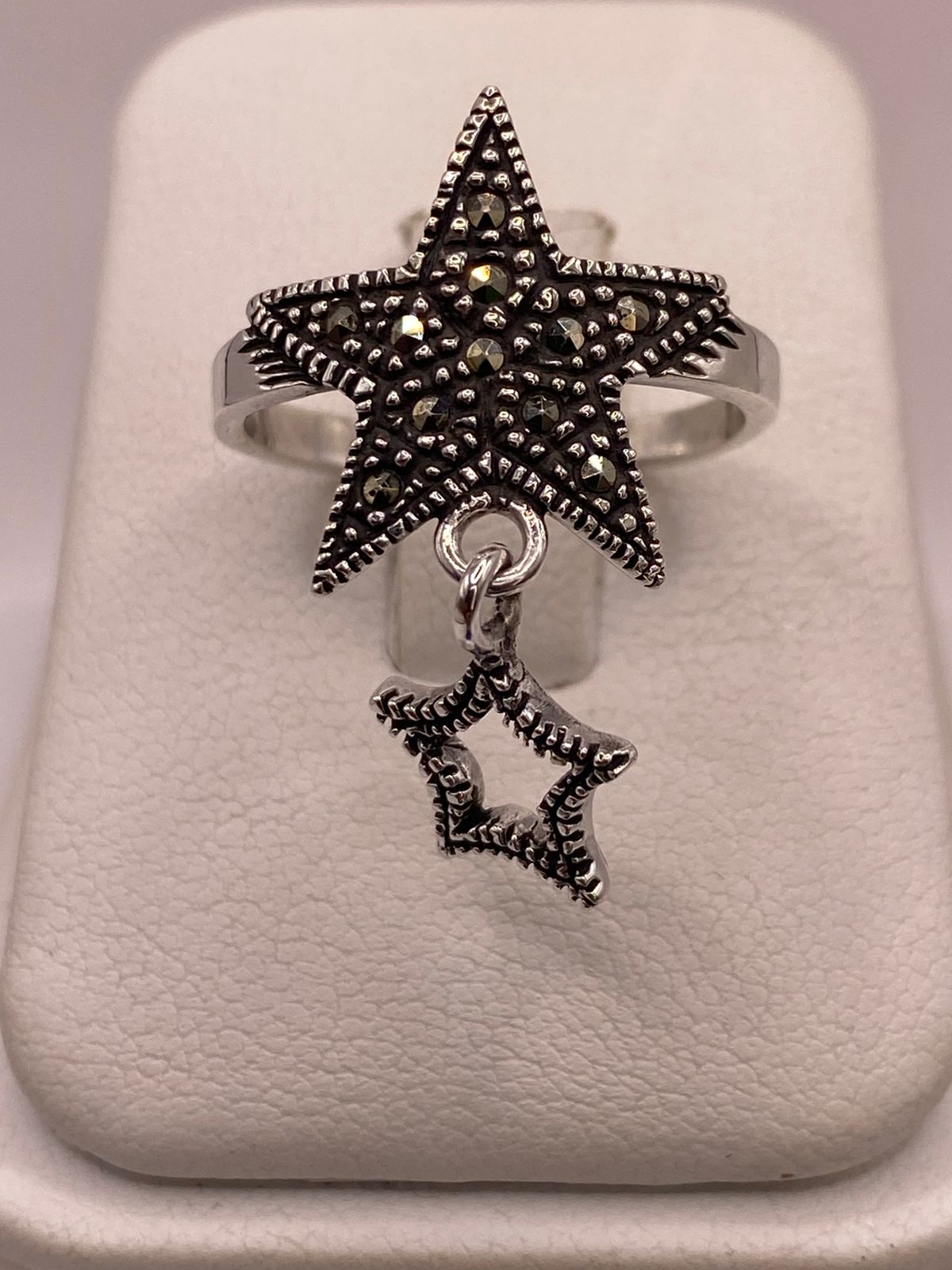 Anillo Estrella Colgante con Marquesitas en Plata Ley 925, vista de detalle