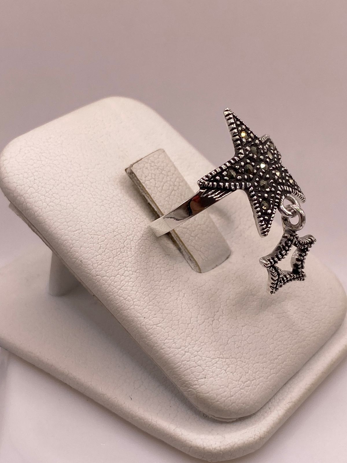 Anillo Estrella Colgante con Marquesitas en Plata Ley 925, vista lateral