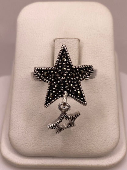 Anillo Estrella con Marquesitas en Plata Ley 925 en báscula mostrando peso