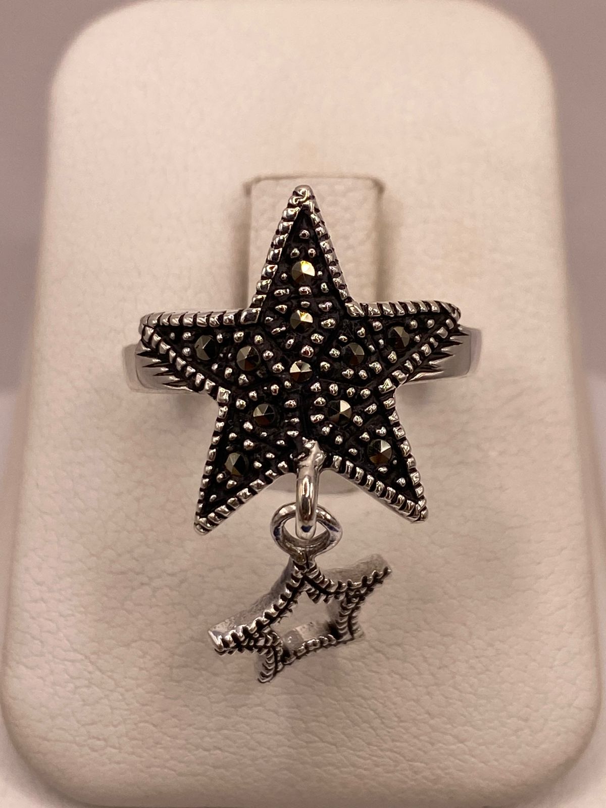 Anillo Estrella con Marquesitas en Plata Ley 925, vista de detalle
