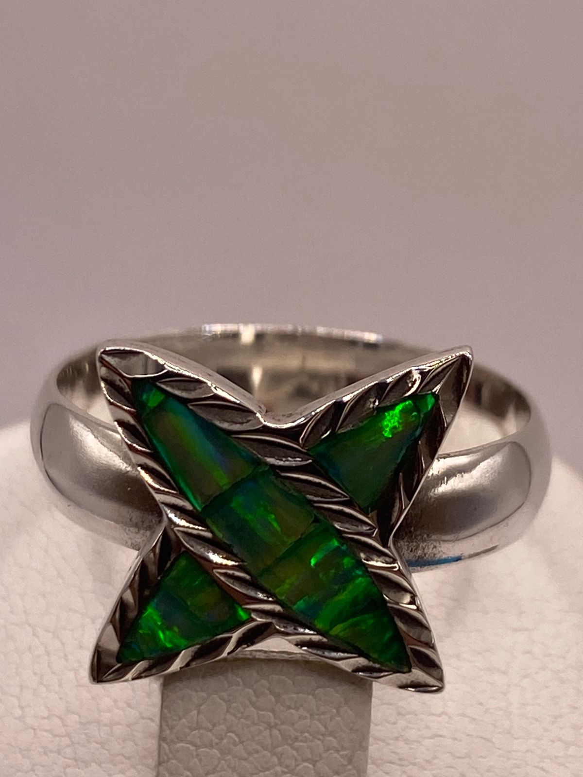 Anillo de Estrella en Plata Ley 950 con Ópalo Verde Azul, sello de autenticidad Plata Ley .925