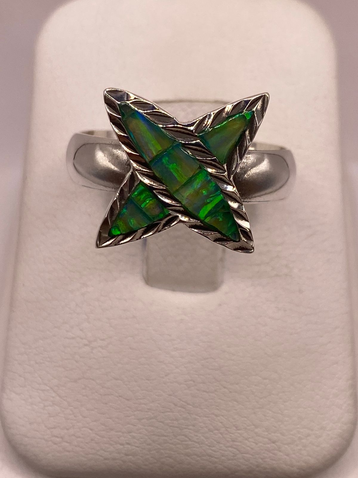 Anillo de Estrella en Plata Ley 950 con Ópalo Verde Azul, vista lateral