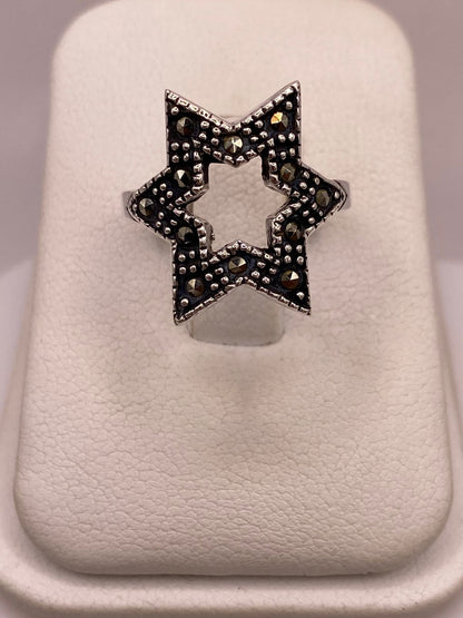 Anillo Estrella Vintage con Marquesitas en Plata Ley 925, vista lateral