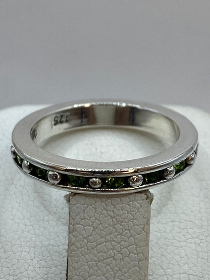 Anillo Eternity con Zirconia Verde Claro en Plata 925, sello de autenticidad Plata Ley .925