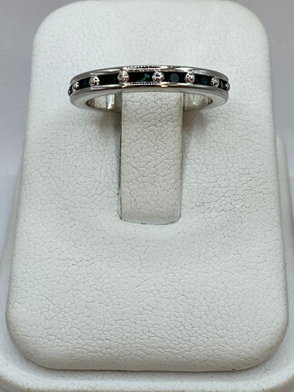 Anillo Eternity con Zirconia Verde Oscuro en Plata 925, vista frontal