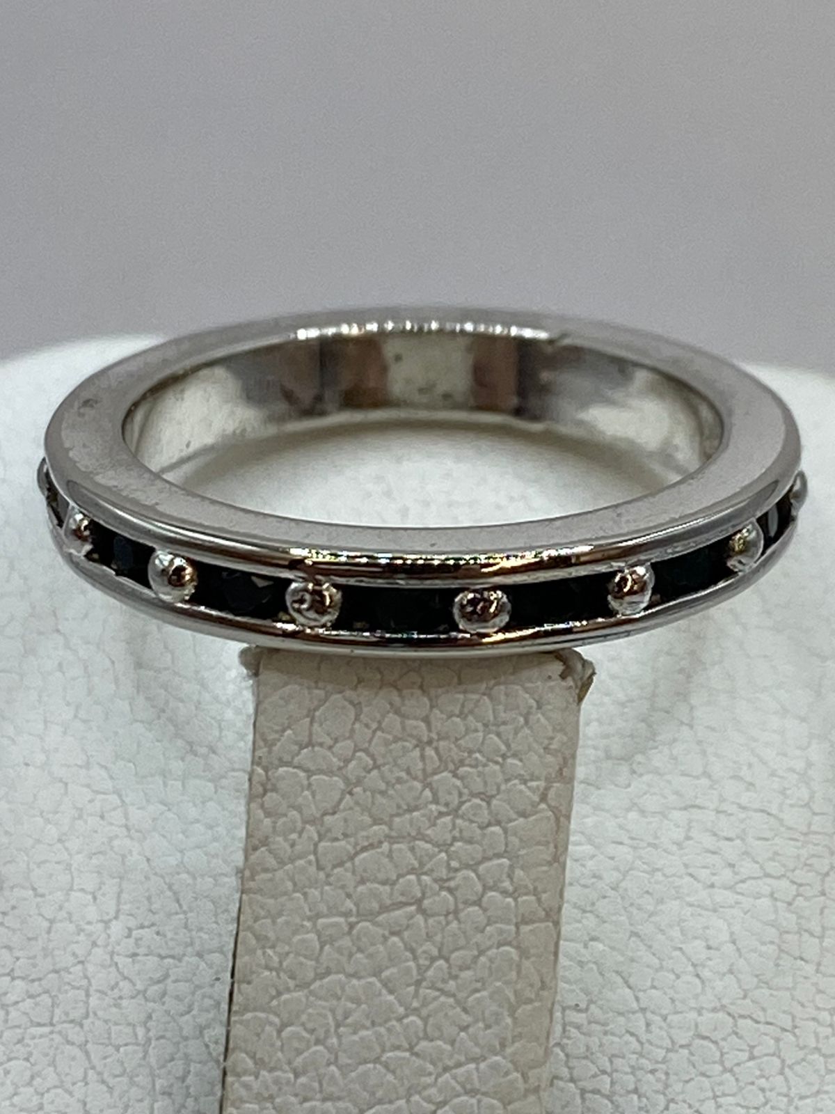 Anillo Eternity con Zirconia Verde Oscuro en Plata 925, sello de autenticidad Plata Ley .925