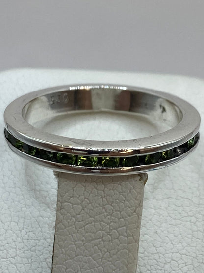 Anillo Eternity con Zirconia Verde en Plata 925, sello de autenticidad Plata Ley .925