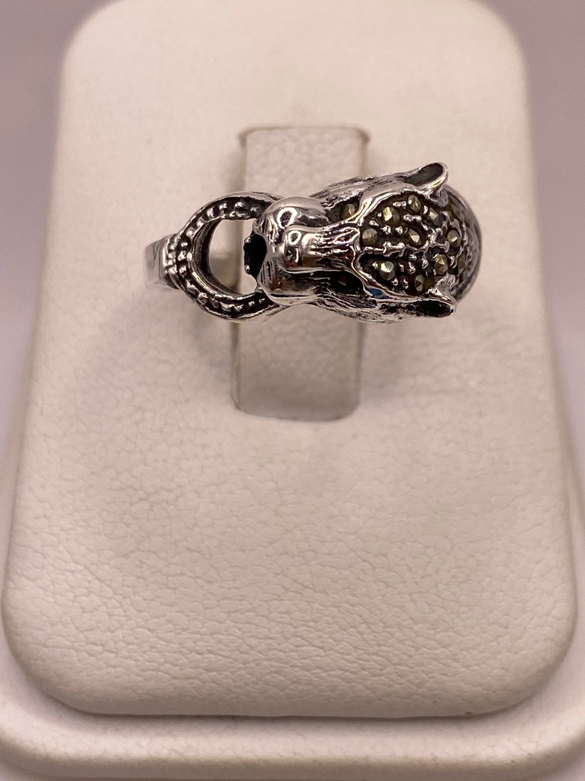 ANILLO FELINO VINTAGE CON MARQUESITAS EN PLATA LEY 925, vista frontal