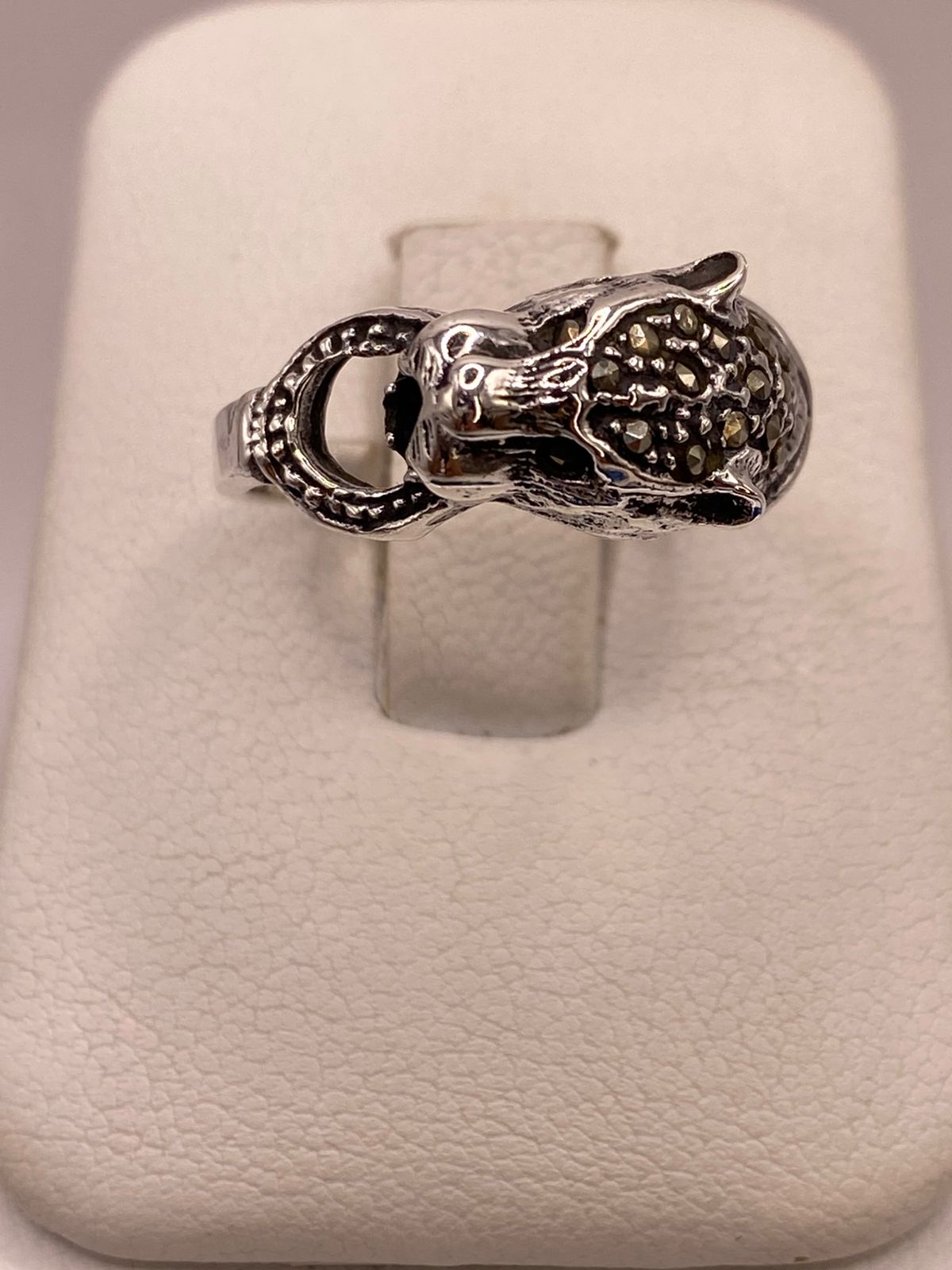 ANILLO FELINO VINTAGE CON MARQUESITAS EN PLATA LEY 925, vista superior