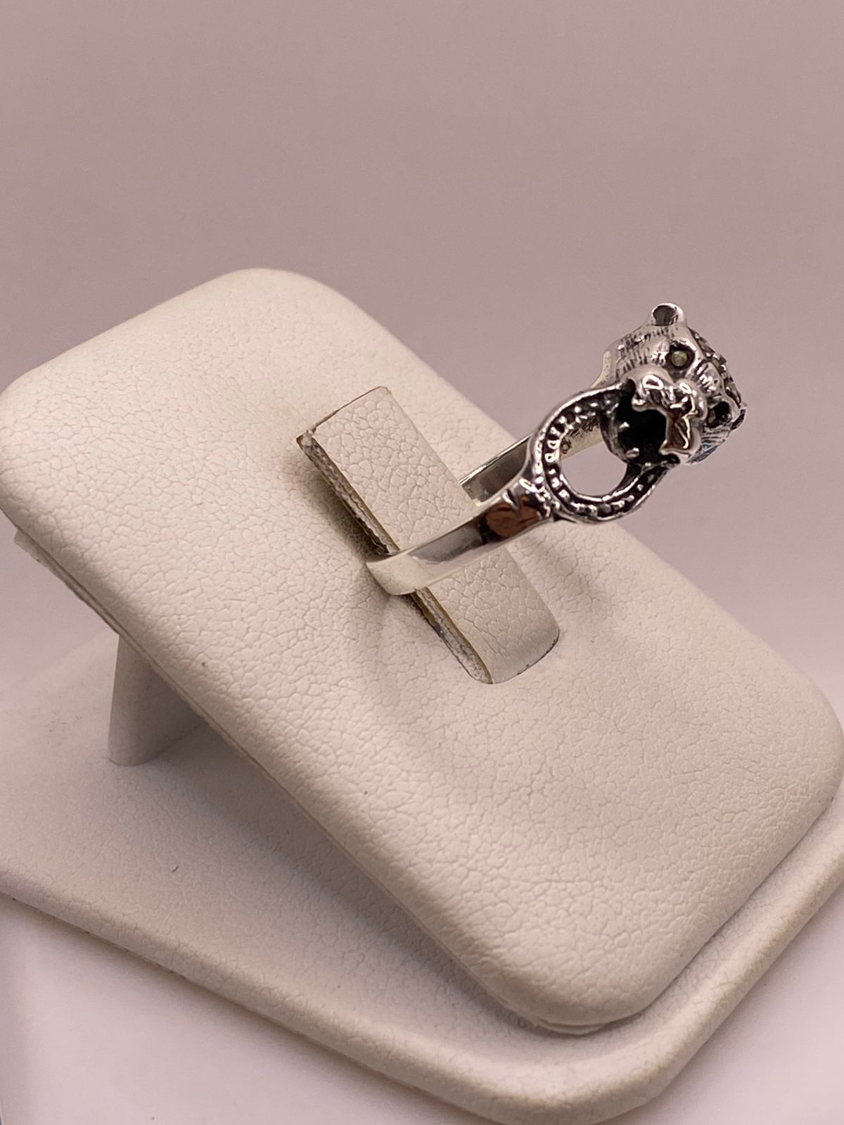 Anillo Felino Vintage con Marquesitas en Plata Ley 925, vista de detalle