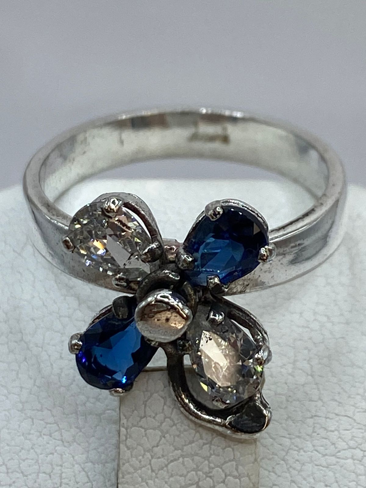 Anillo con Flor Giratoria en Plata 925, sello de autenticidad Plata Ley .925
