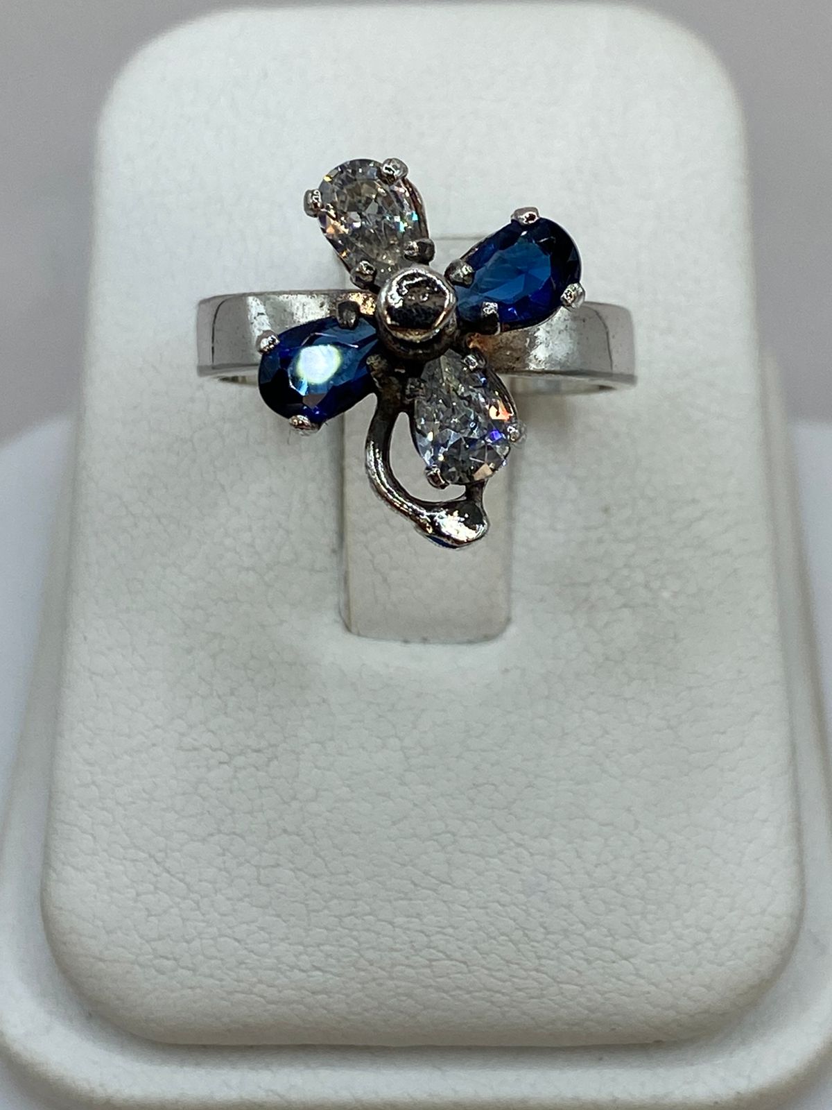 Anillo con Flor Giratoria en Plata 925, vista frontal