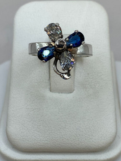 Anillo con Flor Giratoria en Plata 925, vista frontal