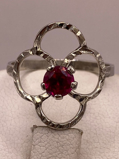 Anillo Flor Moderna con Piedra Roja en Plata 925, sello de autenticidad Plata Ley .925