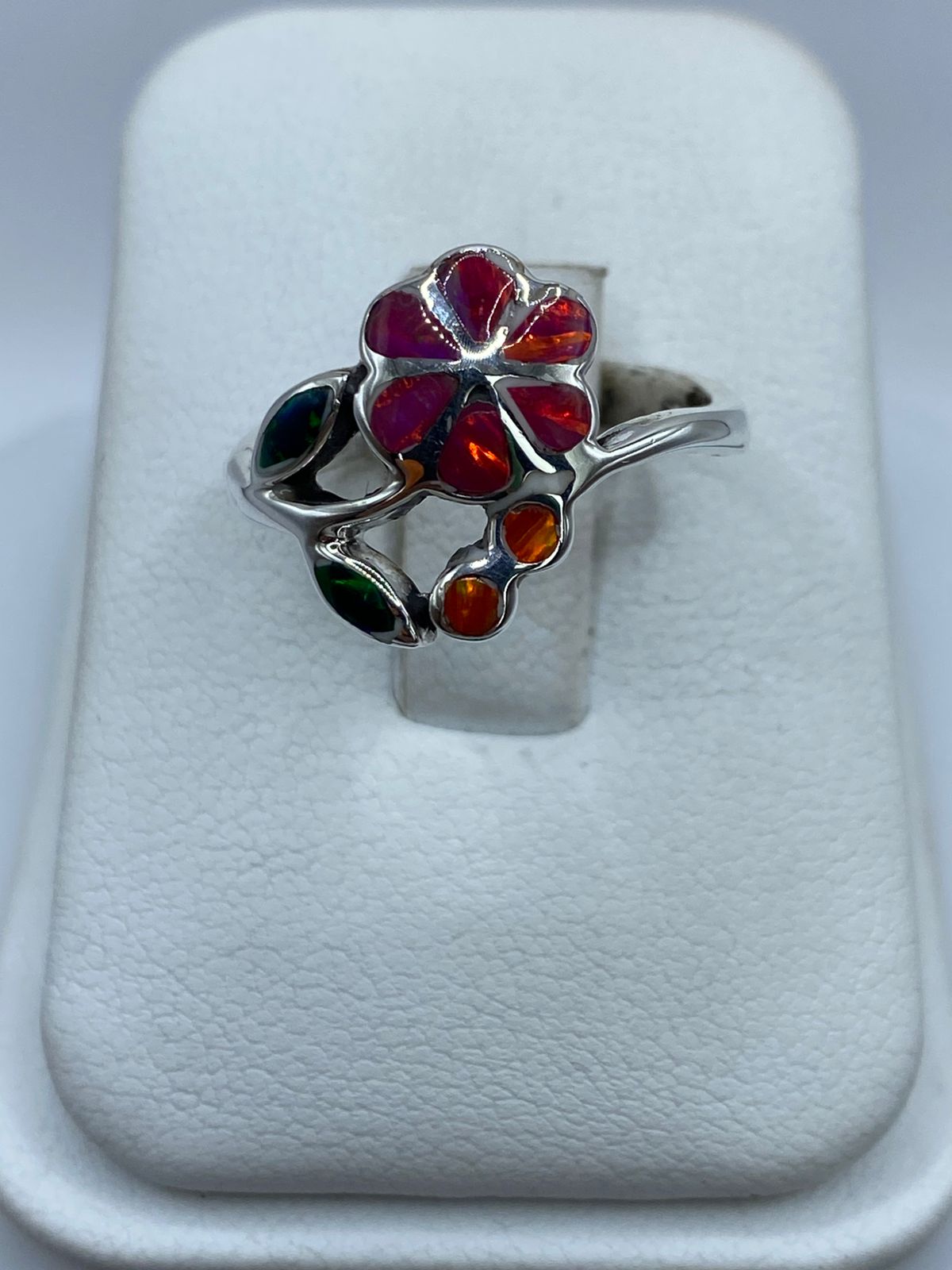 Anillo Flor de Plata Ley 925 con Ópalo de Fuego y Zirconia, vista superior