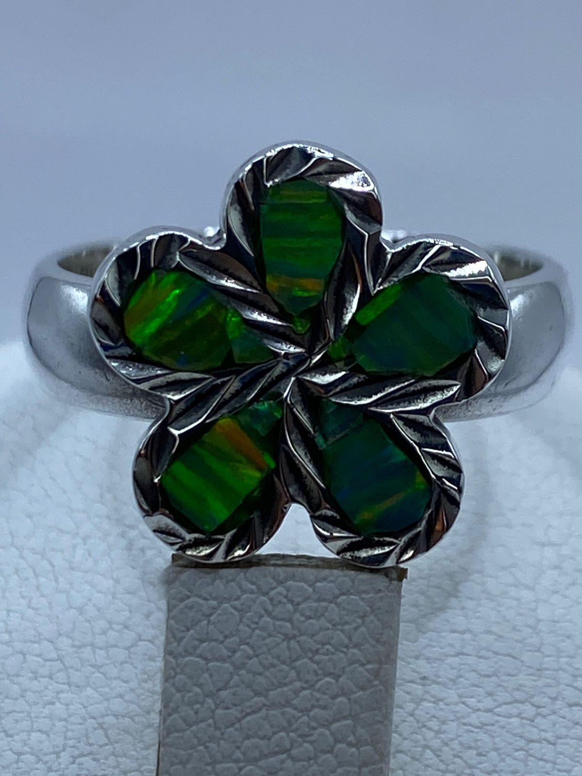 Anillo Flor de Plata .950 con Ópalo de Fuego, vista superior