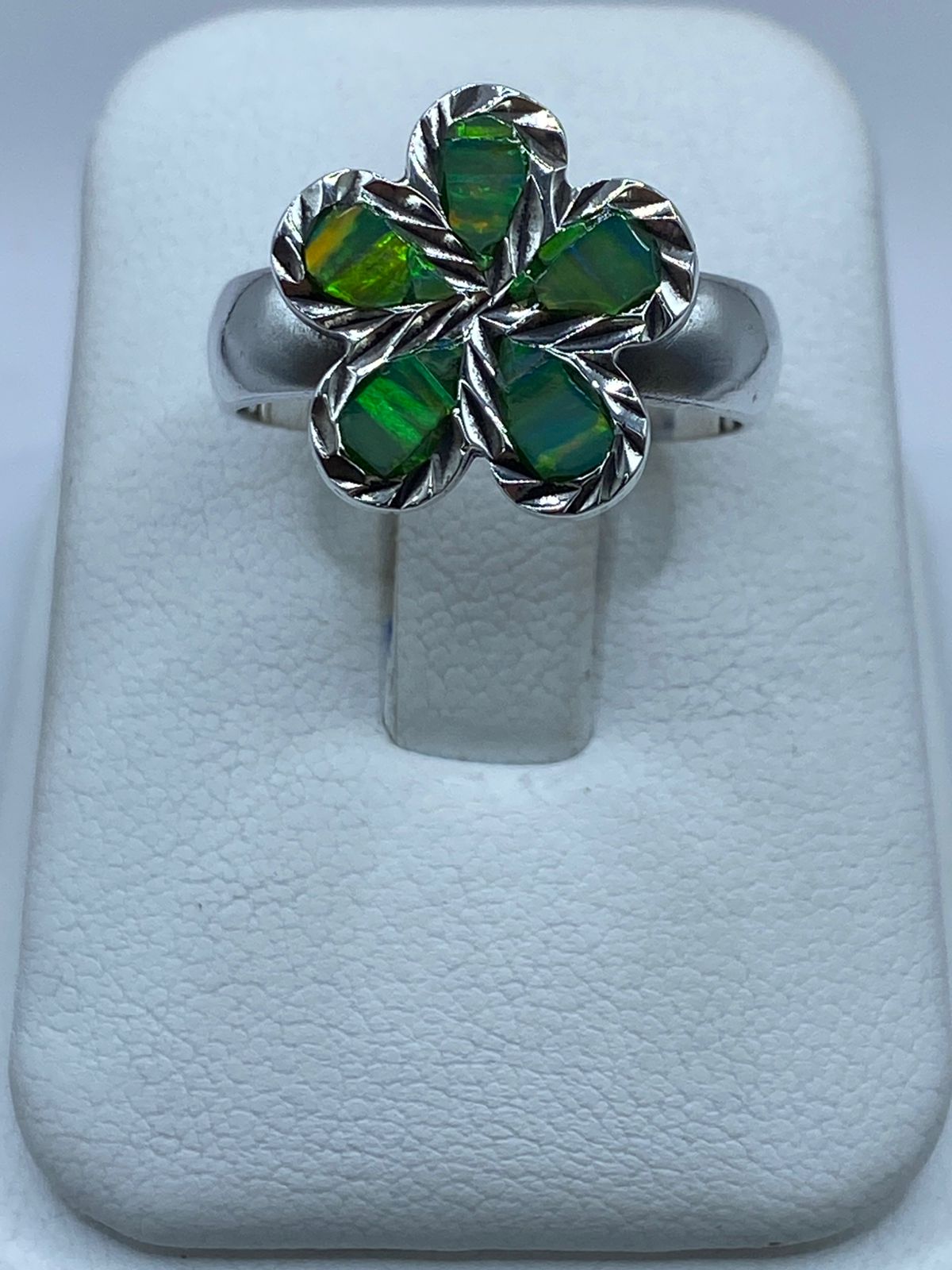 Anillo Flor de Plata .950 con Ópalo de Fuego, vista frontal