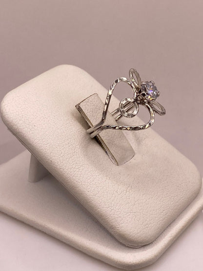 Anillo Floral Abstracto con Zirconia en Plata Ley 925, vista lateral