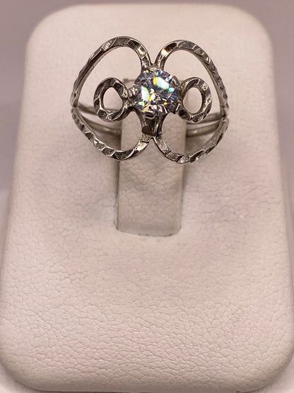 Anillo Floral Abstracto con Zirconia en Plata 925, vista de detalle