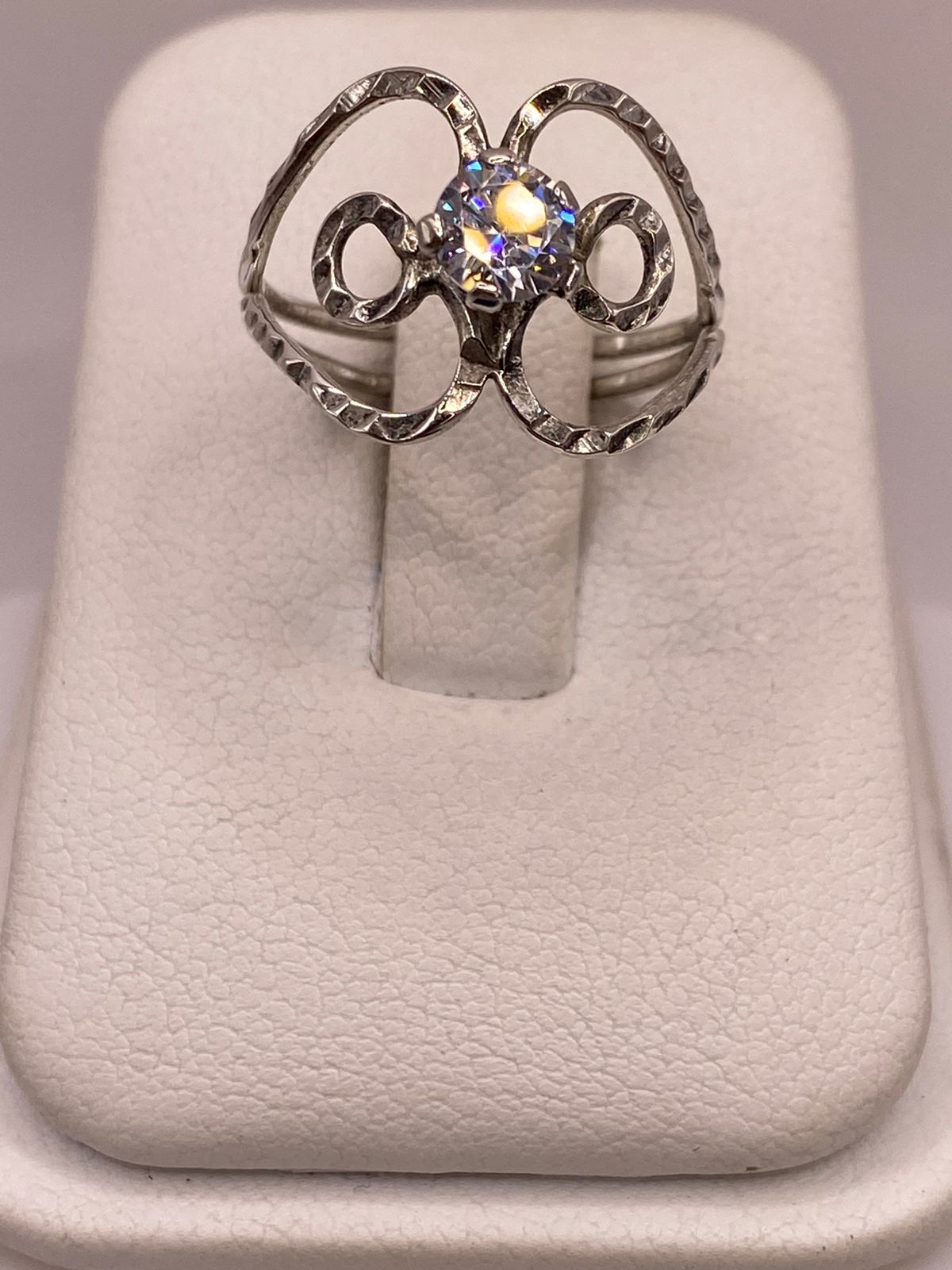 Anillo Floral Abstracto con Zirconia en Plata 925, vista superior