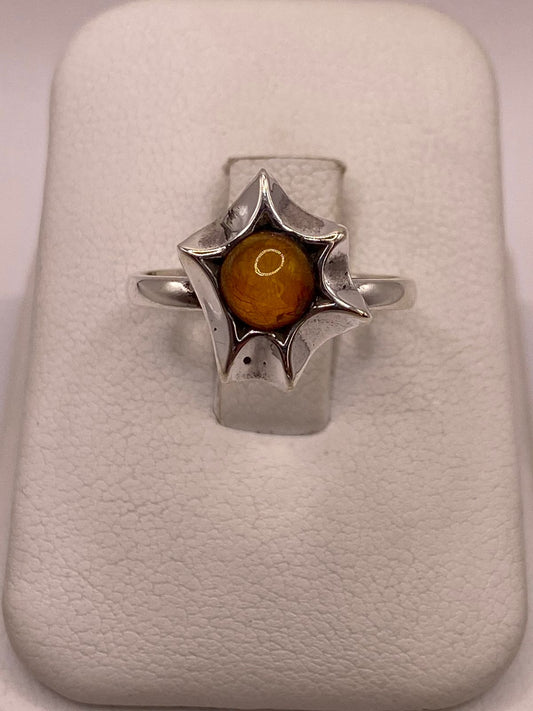 Anillo Floral con Ámbar Natural en Plata Ley 925 — ángulo diagonal