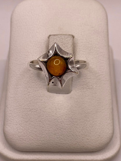 Anillo Floral con Ámbar Natural en Plata Ley 925, vista de detalle