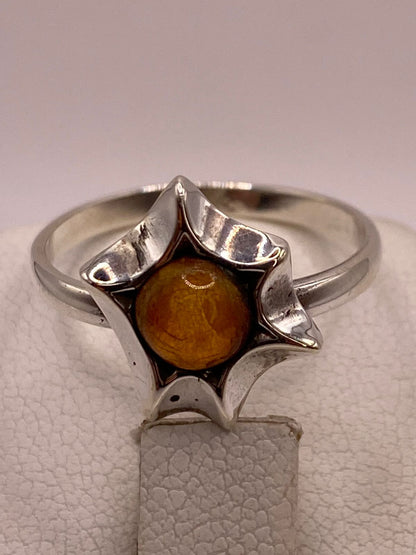 Anillo Floral con Ámbar Natural en Plata Ley 925, sello de autenticidad Plata Ley .925