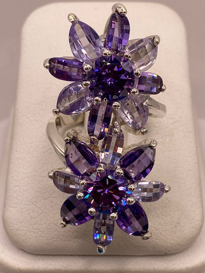 Anillo Floral Doble con Zirconias Moradas en Plata Ley 925 — ángulo diagonal