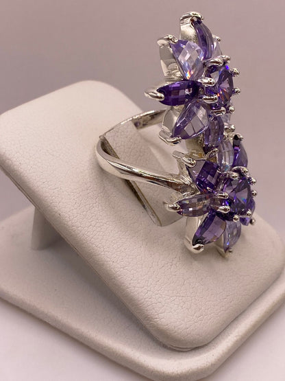 Anillo Floral Doble con Zirconias Moradas en Plata Ley 925, vista de detalle