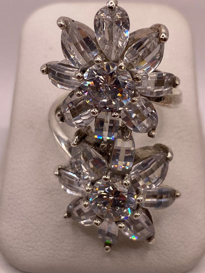 Sello de ley .925 grabado en el interior del anillo floral artesanal con circonias transparentes — hecho en Taxco
