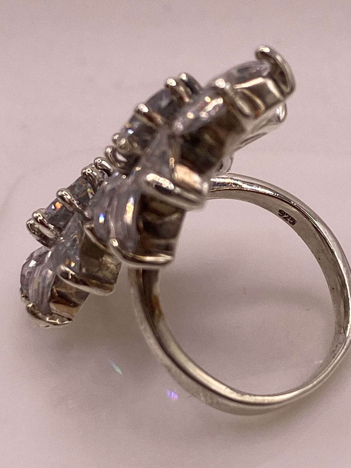 Vista frontal de anillo doble flor de plata .925 con circonias transparentes en gota y redondas — diseño tridimensional Taxco