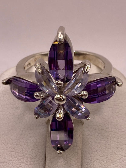 Anillo Floral Elegante con Zirconias Moradas en Plata Ley 925, sello de autenticidad Plata Ley .925