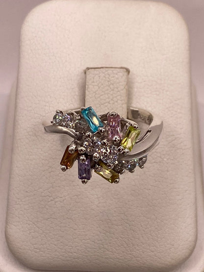 Anillo Floral Moderno Multicolor con Zirconias en Plata Ley 925, vista frontal