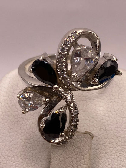 Anillo Floral Moderno con Zirconias en Plata Ley 925, sello de autenticidad Plata Ley .925