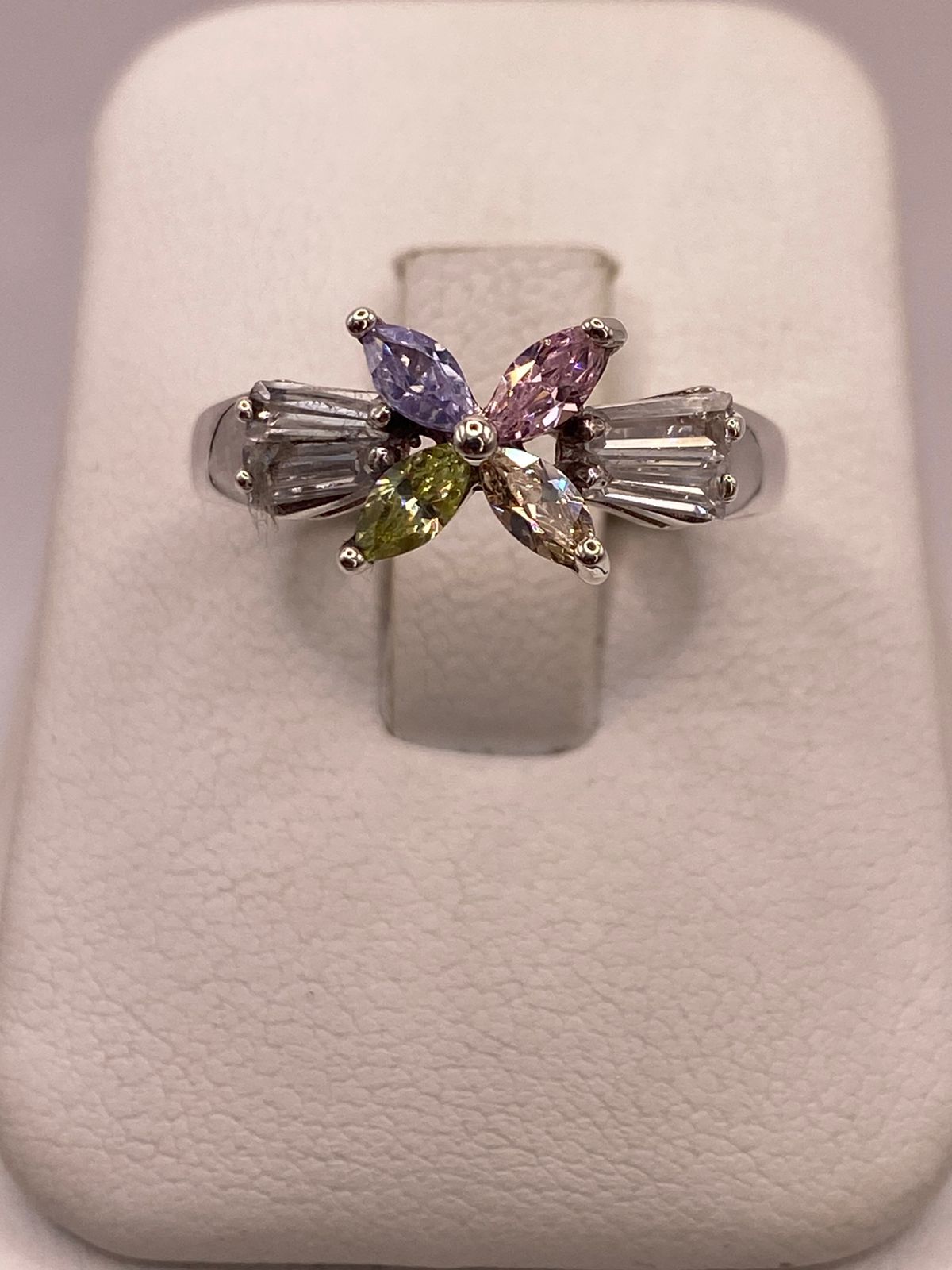 Anillo Floral Multicolor con Zirconias en Plata Ley 925, vista frontal