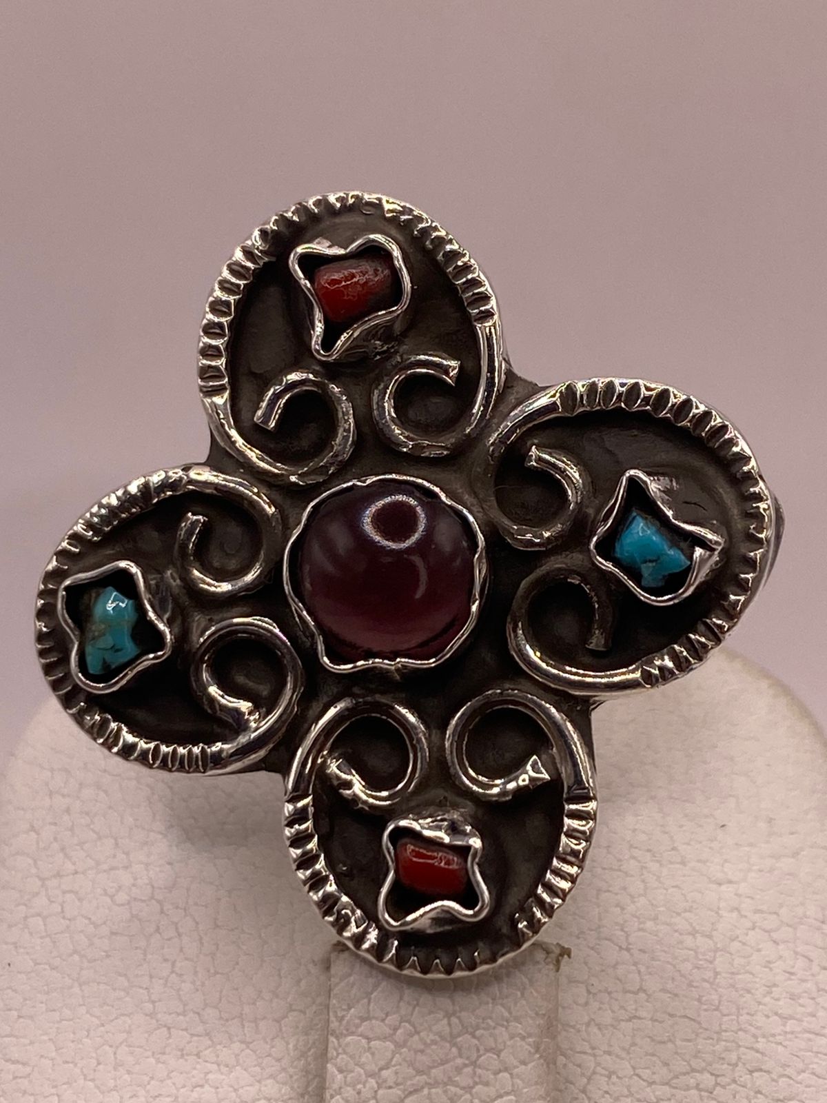 Anillo Floral de Plata Ley 925 con Amatista, Jaspe y Turquesa, sello de autenticidad Plata Ley .925