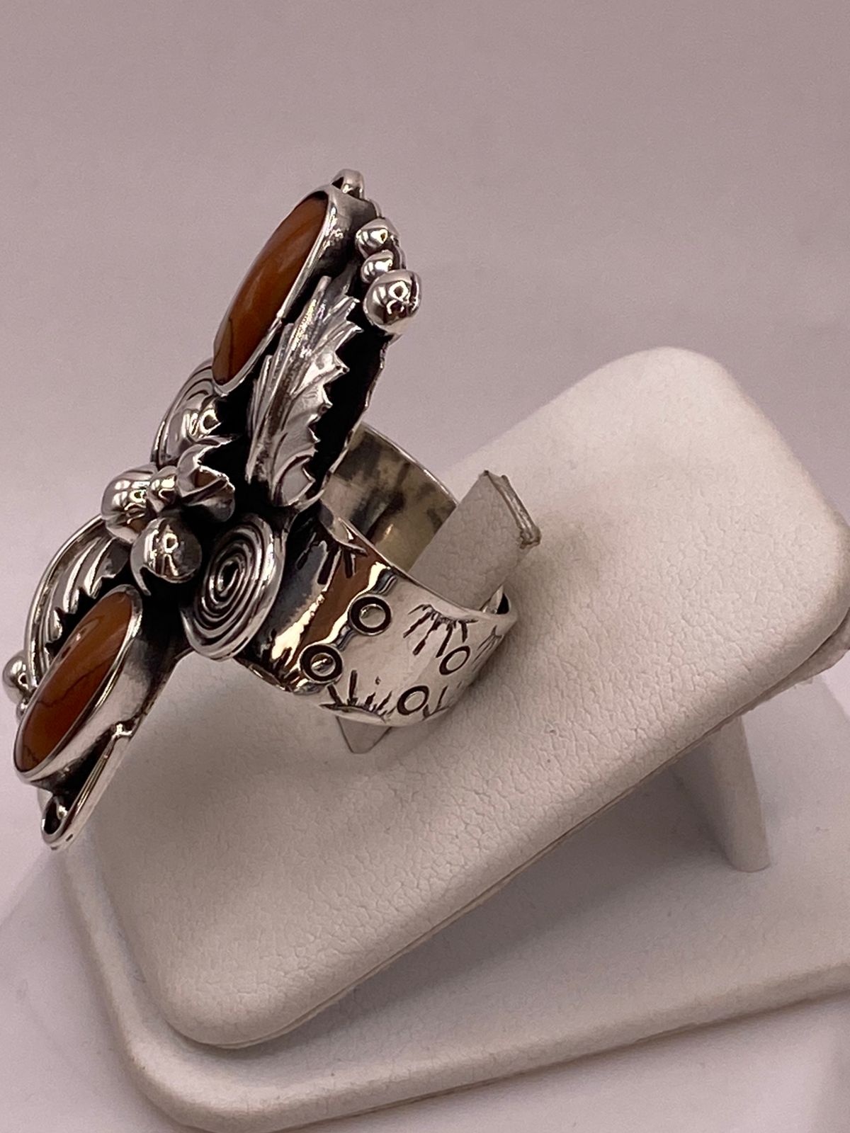 Anillo Floral de Plata Ley 925 con Cornalina, vista lateral