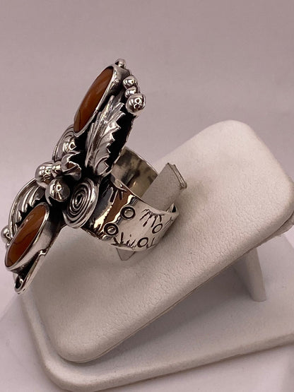 Anillo Floral de Plata Ley 925 con Cornalina, vista lateral