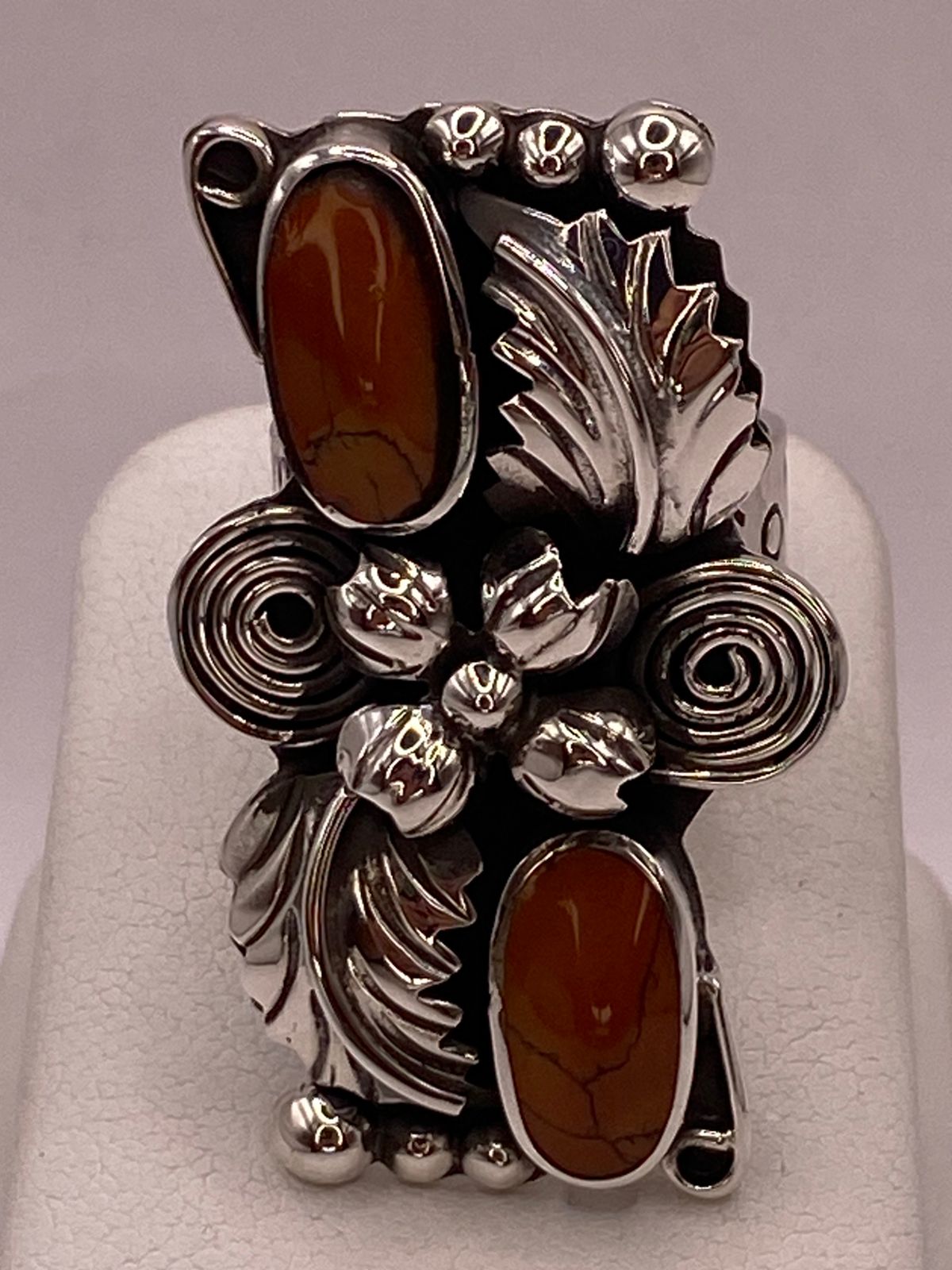 Anillo Floral de Plata Ley 925 con Cornalina, sello de autenticidad Plata Ley .925