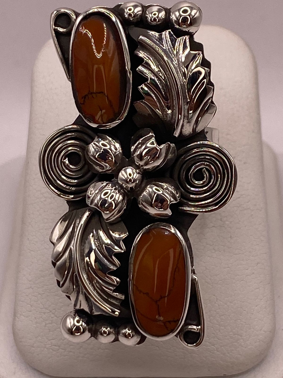 Anillo Floral de Plata Ley 925 con Cornalina, vista frontal