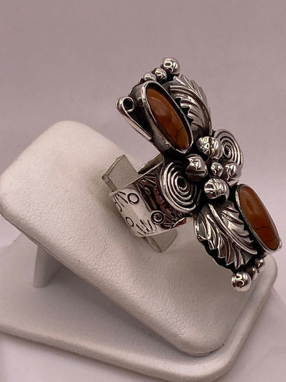 Anillo Floral de Plata Ley 925 con Cornalina, vista de detalle
