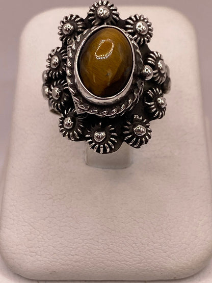 Anillo Floral de Plata Ley 925 con Ojo de Tigre, vista de detalle