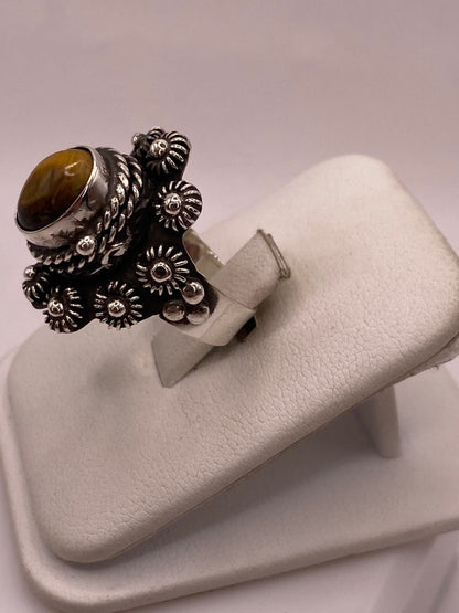 Anillo Floral de Plata Ley 925 con Ojo de Tigre, vista lateral