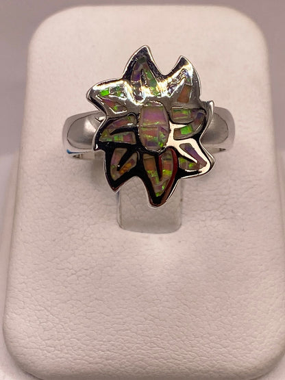 Anillo Floral de Plata Ley 925 con Ópalo de Fuego Rosa en báscula mostrando peso