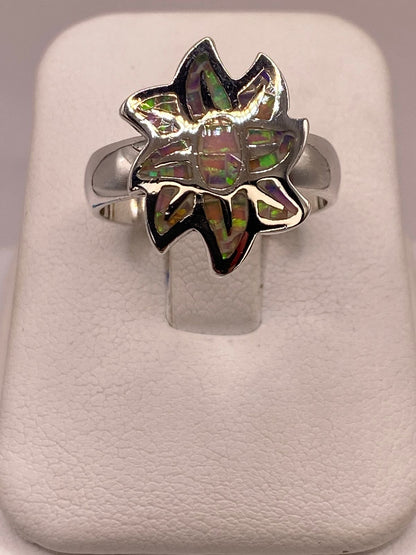 Anillo Floral de Plata Ley 925 con Ópalo de Fuego Rosa, vista de detalle