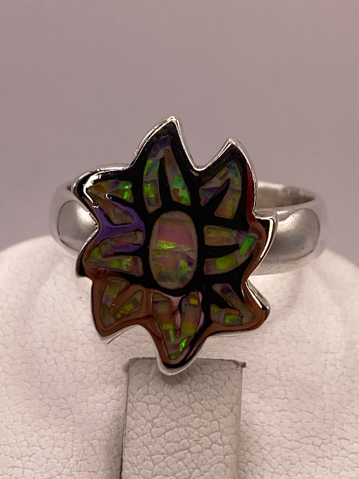 Anillo Floral de Plata Ley 925 con Ópalo de Fuego Rosa, vista superior