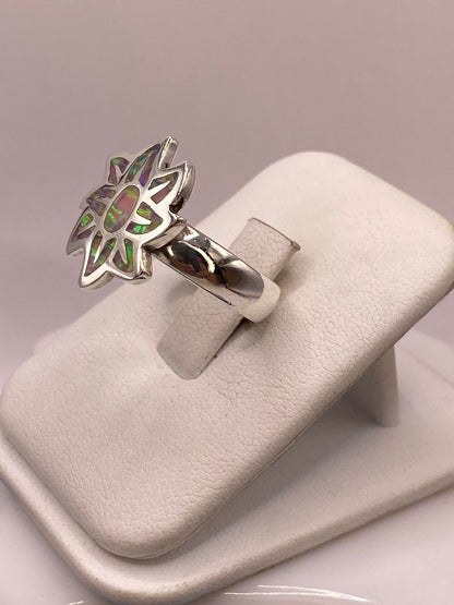 Anillo Floral de Plata Ley 925 con Ópalo de Fuego Rosa, vista lateral
