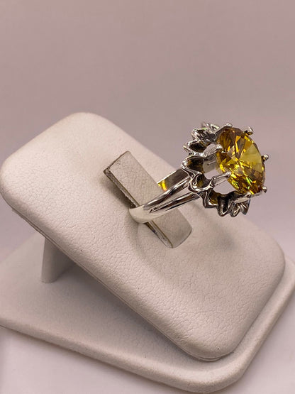 Anillo Floral de Plata Ley 925 con Zirconia, vista lateral